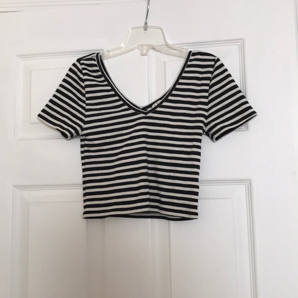 Aeropostale Tops - v neck crop top - black and white striped